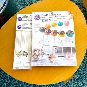 NEW Wilton Pops Decorating Stand & 40 Cookie Sticks